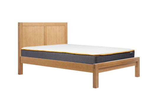 Bellevue King Bed: Sturdy Solid Oak Construction with Detailed Headboard, Ideal for Firmer Mattresses