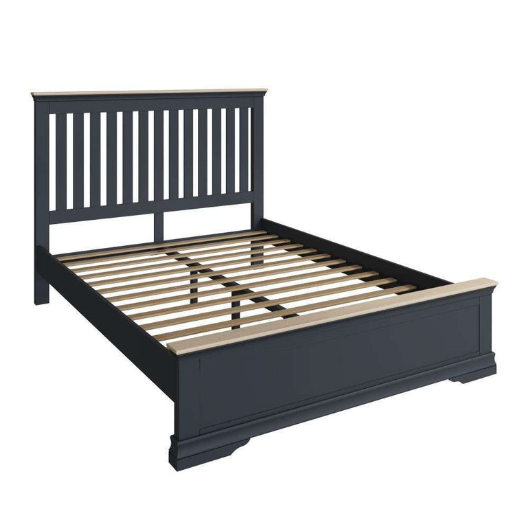 SW OAK Bedroom - 5'0 Bed