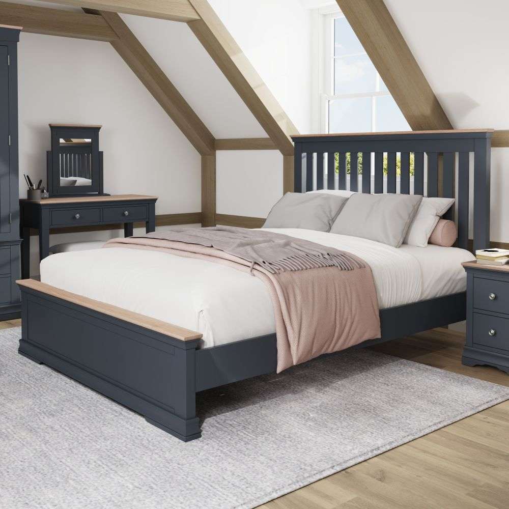 SW OAK Bedroom - 5'0 Bed
