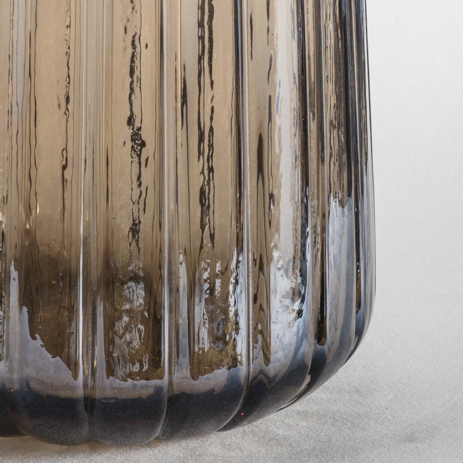 Ailio Lustre Glass Vase - Vertical Ribbed Design - Handblown Glass